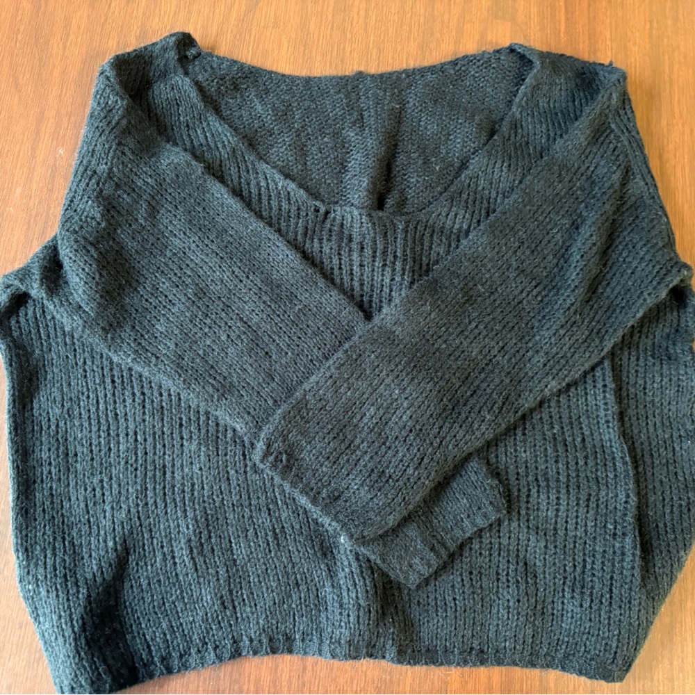 Women's Cozy V-Neck Chunky Knit Sweater - Black